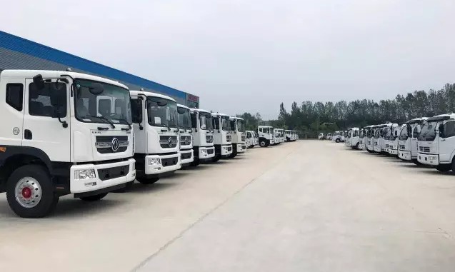 12噸(12方)東風(fēng)多利卡D9灑水車(chē)圖片 12噸(12方)東風(fēng)多利卡D9灑水車(chē)圖片