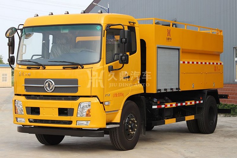 多功能灑水車——東風(fēng)天錦清洗灑水車