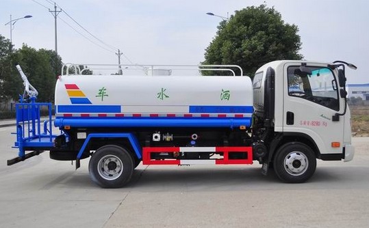 大運(yùn)奧普力5噸綠化灑水車廠家價(jià)格3