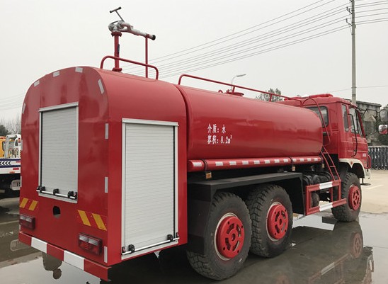 東風(fēng)六驅(qū)灑水車圖片 東風(fēng)六驅(qū)灑水車圖片