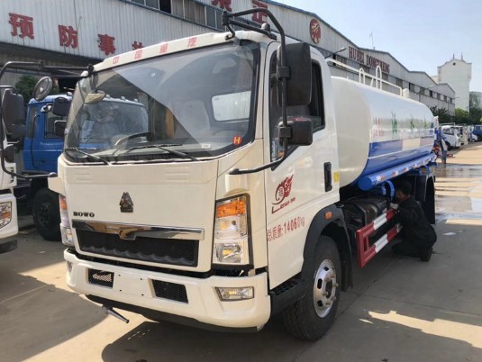 重汽豪沃12噸綠化灑水車廠家價(jià)格