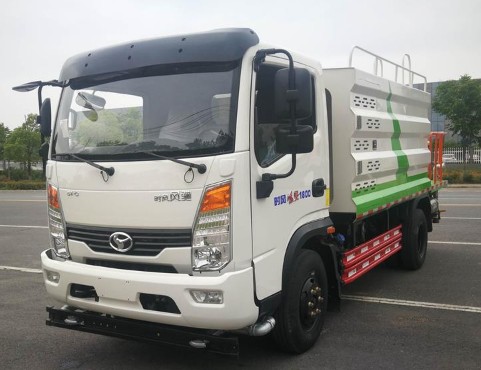 藍(lán)牌灑水車哪個(gè)牌子好_國六7方時(shí)風(fēng)風(fēng)馳藍(lán)牌綠化灑水車廠家價(jià)格